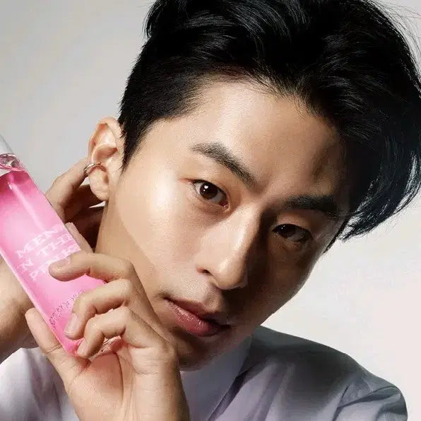 [BUNJANG] Singles Magazine featuring Actor Koo Kyo-hwan / (마지막 한권)<군체><모자무싸><만약에 우리>배우 구교환님 화보 실린 싱글즈 잡지 양도