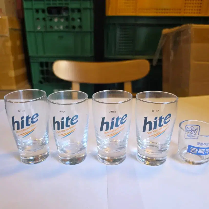 [BUNJANG] Hite Beer History Mini Ssomak Glass Set (2011) / 하이트 맥주 히스토리 미니 쏘맥잔 미니잔 2011년