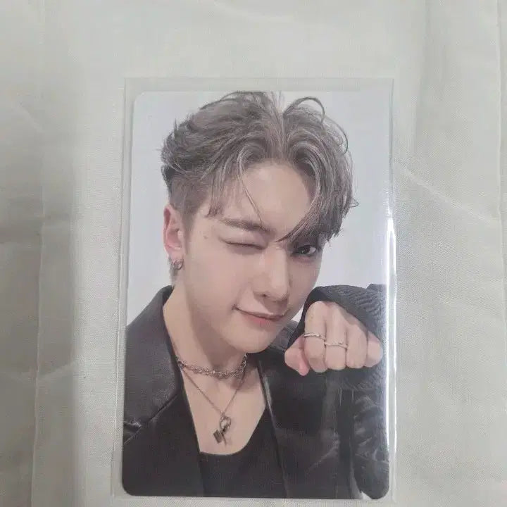 [BUNJANG] ZEROBASEONE Sung Hanbin Melting Point Loyalty Version Photocard / 제로베이스원 석매튜 멜팅 포인트 로열티 버전