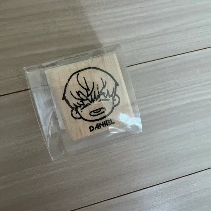 [BUNJANG] Wanna One Daniel Wood Stamp New / 워너원 다니엘 우드 스탬프 새상품