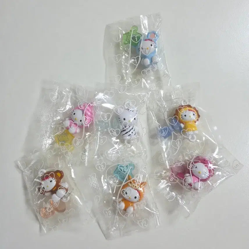 [BUNJANG] Classic Kitty Zodiac Animal Figurine Strap / 개별)고전키티 줄줄이 스트랩 십이지신 피규어 스트랩 고전키티 동물