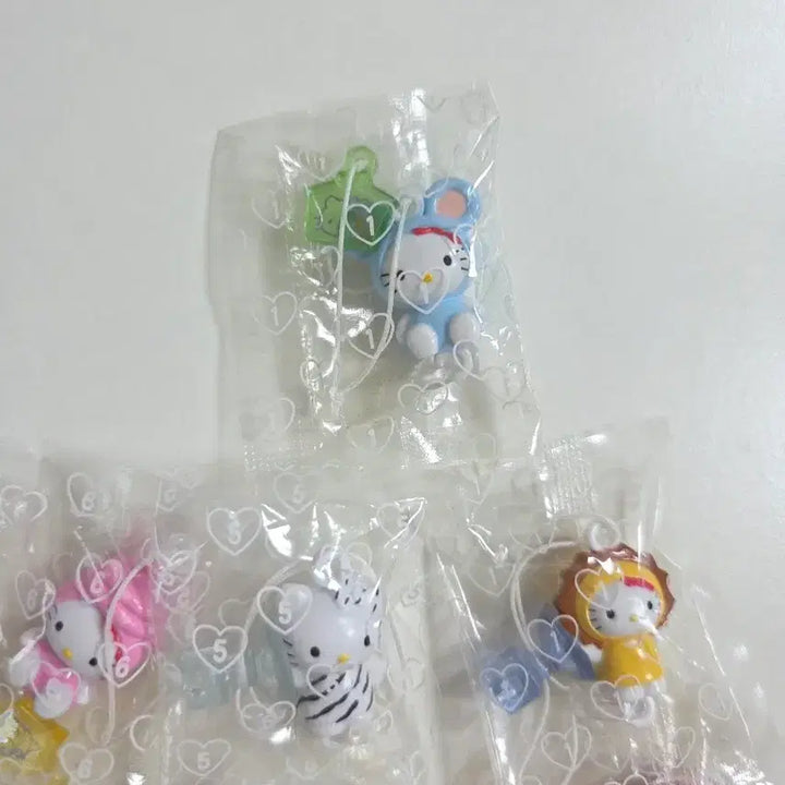 [BUNJANG] Classic Kitty Zodiac Animal Figurine Strap / 개별)고전키티 줄줄이 스트랩 십이지신 피규어 스트랩 고전키티 동물