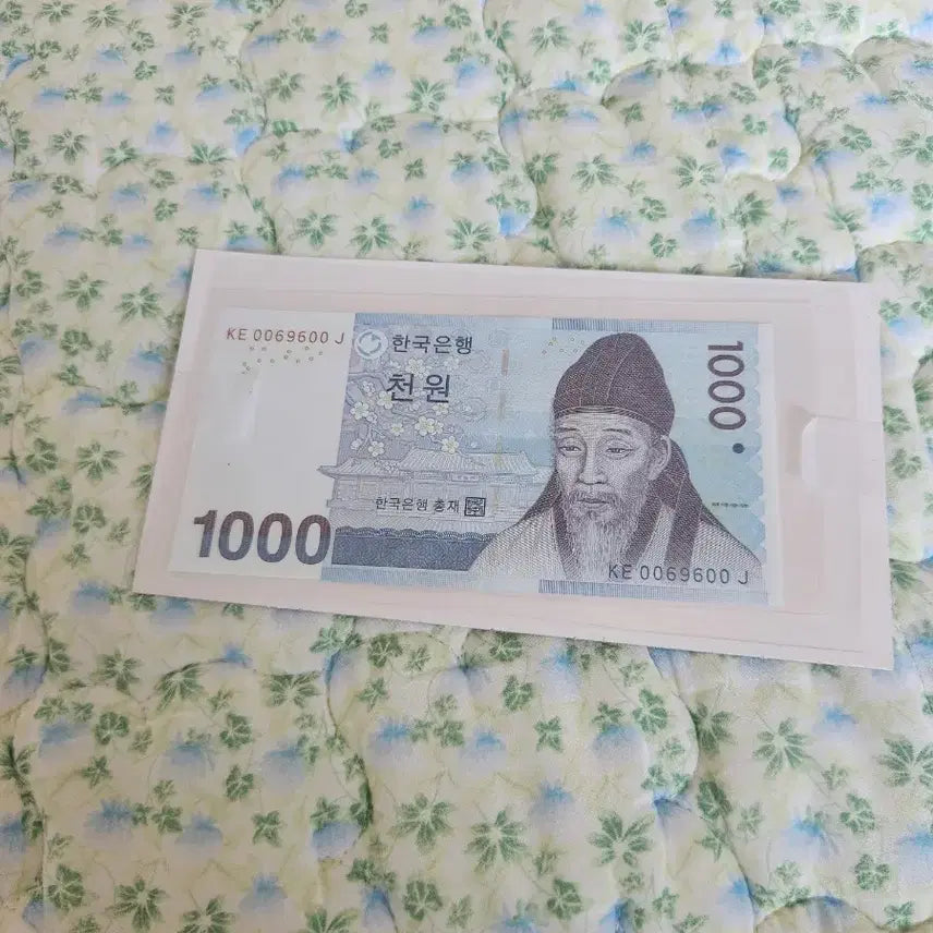 [BUNJANG] Rare 1000 Won Banknote (Rotatable Radar, KE 0069600 J) Uncirculated / 희귀 천원(로테이터블 레이더, KE 0069600 J) 미사용제