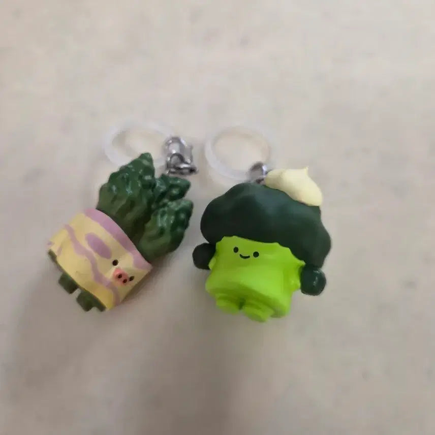 [BUNJANG] Broccoli Pig &amp; Asparagus Pig Keychain Bundle / 브로콜리 브로키 키링 아스파라거스 돼지 키링 메지루시