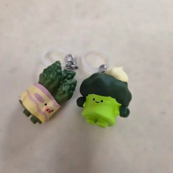 [BUNJANG] Broccoli Pig &amp; Asparagus Pig Keychain Bundle / 브로콜리 브로키 키링 아스파라거스 돼지 키링 메지루시
