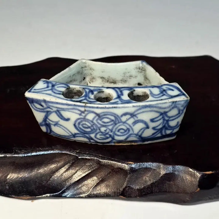 [BUNJANG] Joseon Dynasty White Porcelain Celadon With Scrollwork Design Brush Holder and Ink Pot / 백자청화당초문필삽
