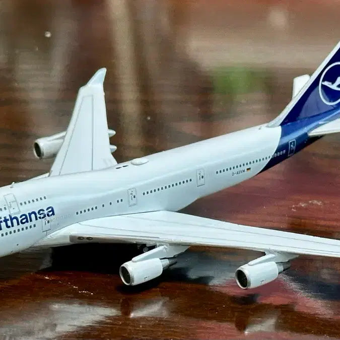 [BUNJANG] Gemini Jets Lufthansa Boeing 747-400 1:400 Scale Diecast Model / 제미니젯(Gemini Jets) 1:400 루프트한자 보잉 747-400 다이캐스트 모형