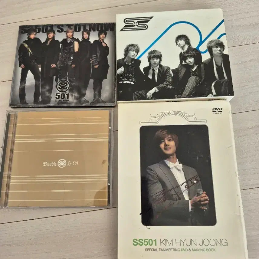 [BUNJANG] Kim Hyun Joong Signed DVD &amp; SS501 Album Bundle Set / 친필사인 김현중 dvd &amp; SS501 앨범 일괄 배송비포함