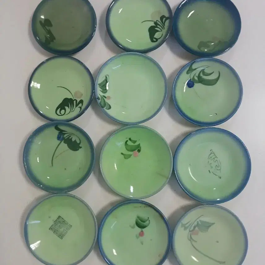 [BUNJANG] Antique Celadon Porcelain Plates Set (12 pcs) / 89.근대사 수집품 민속품 옛날접시 외사기 녹유 접시 12장