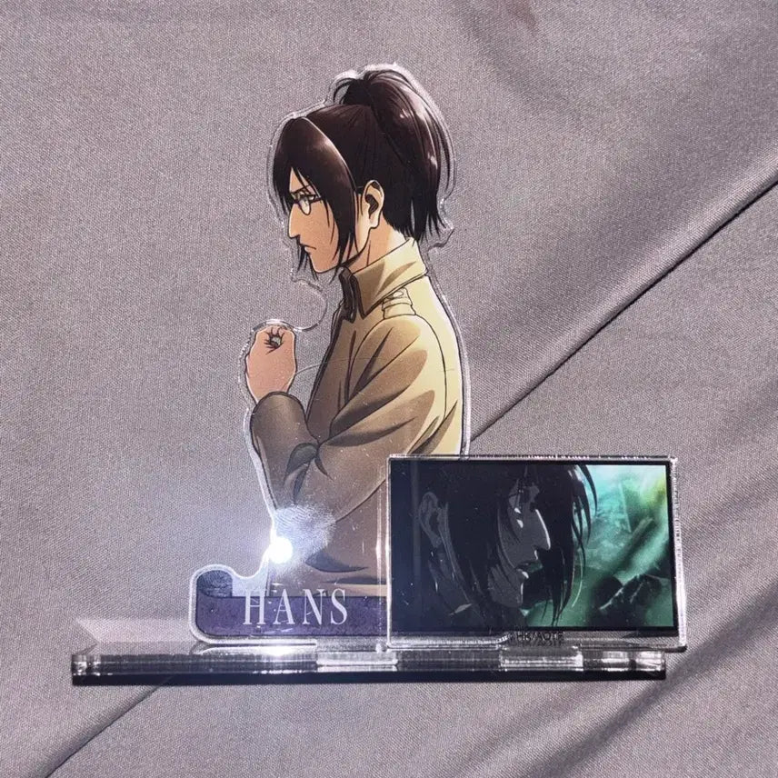 [BUNJANG] Attack on Titan Hange Acrylic Stand / 급전) 진격의 거인 진격거 한지 아크릴 스탠드