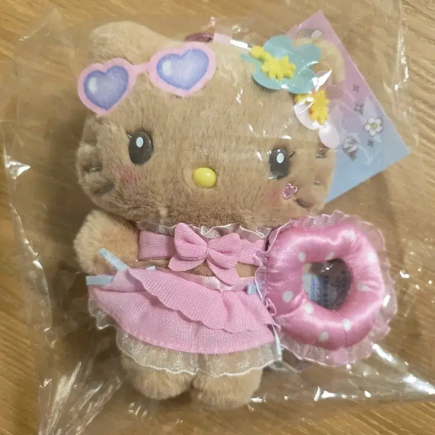 [BUNJANG] Hello Kitty Tanning Mascot Doll Keychain / 신상 정품 태닝 헬로키티 마스코트 인형 키링 태닝키티 mascot
