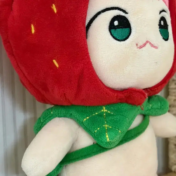 [BUNJANG] Baekhyun Strawberry Doll (Unofficial Goods) / 백현 딸기 인형 (비공굿)