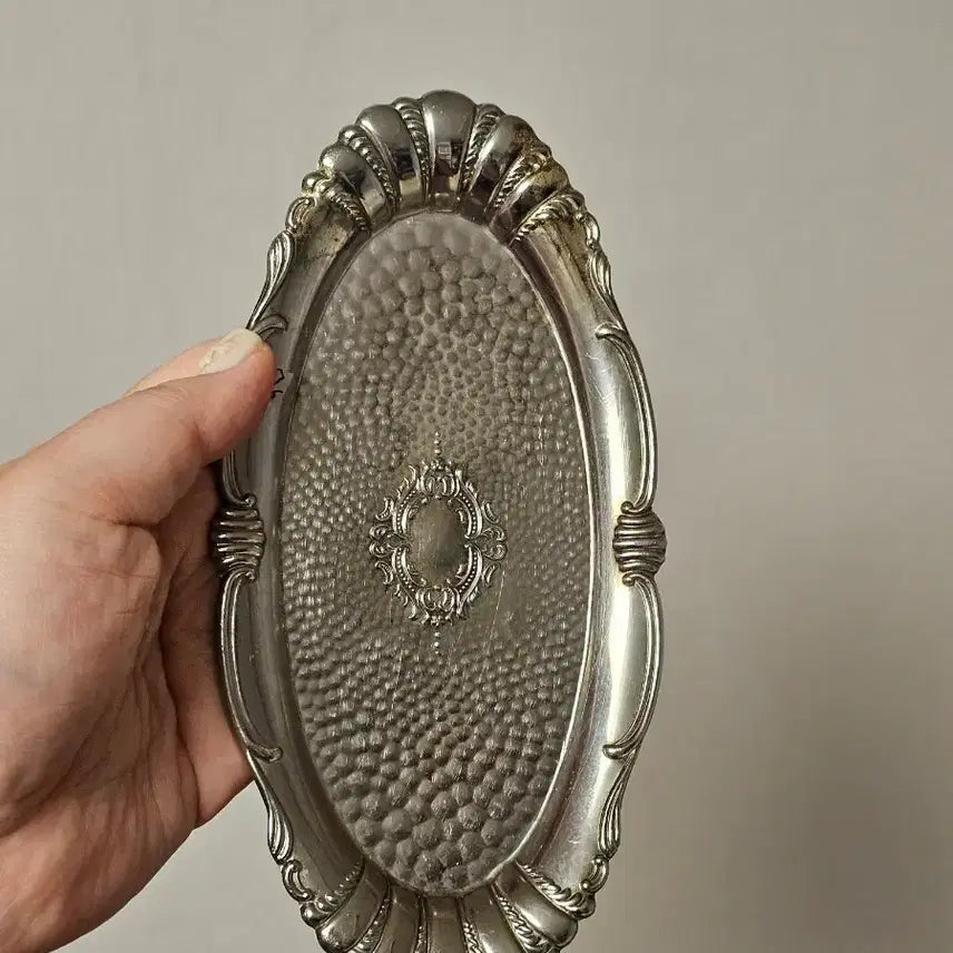 [BUNJANG] Antique Silver-Plated Tray with Shell Decoration and Hammered Pattern / 앤틱 실버플레이트트레이 쉘장식 햄머드 무늬 장식 은 접시