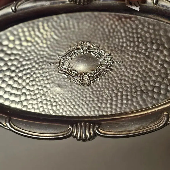 [BUNJANG] Antique Silver-Plated Tray with Shell Decoration and Hammered Pattern / 앤틱 실버플레이트트레이 쉘장식 햄머드 무늬 장식 은 접시