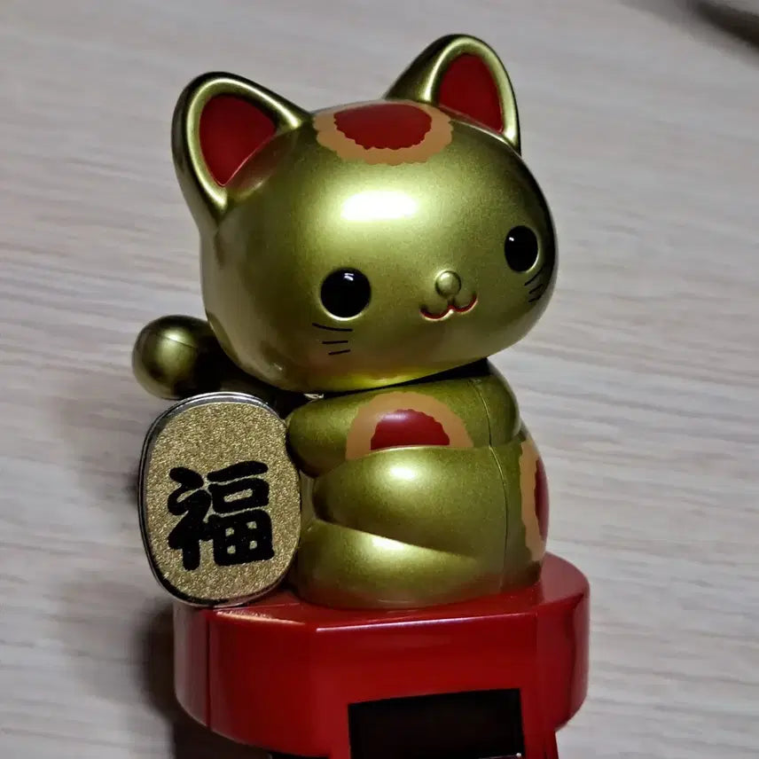 [BUNJANG] Lucky Cat Maneki Neko (Gold) / 행운을 부르는 복 고양이 [자동 태양광] [마네키네코] [개업선물] [금색] [소품] [축하]