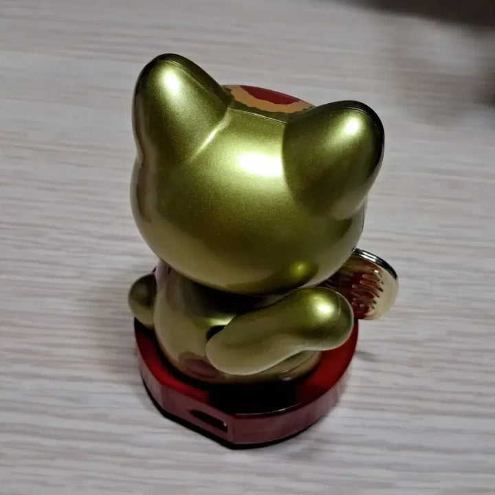 [BUNJANG] Lucky Cat Maneki Neko (Gold) / 행운을 부르는 복 고양이 [자동 태양광] [마네키네코] [개업선물] [금색] [소품] [축하]