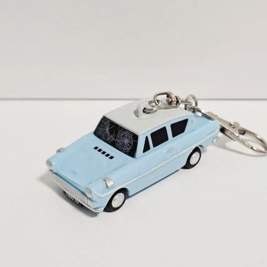 [BUNJANG] Universal Studios Japan Harry Potter Anglia Flying Car Keychain / 해리포터 유니버셜 스튜디오 재팬 포드 앵글리아 키링 USJ 하늘 나는 자동차 키체인