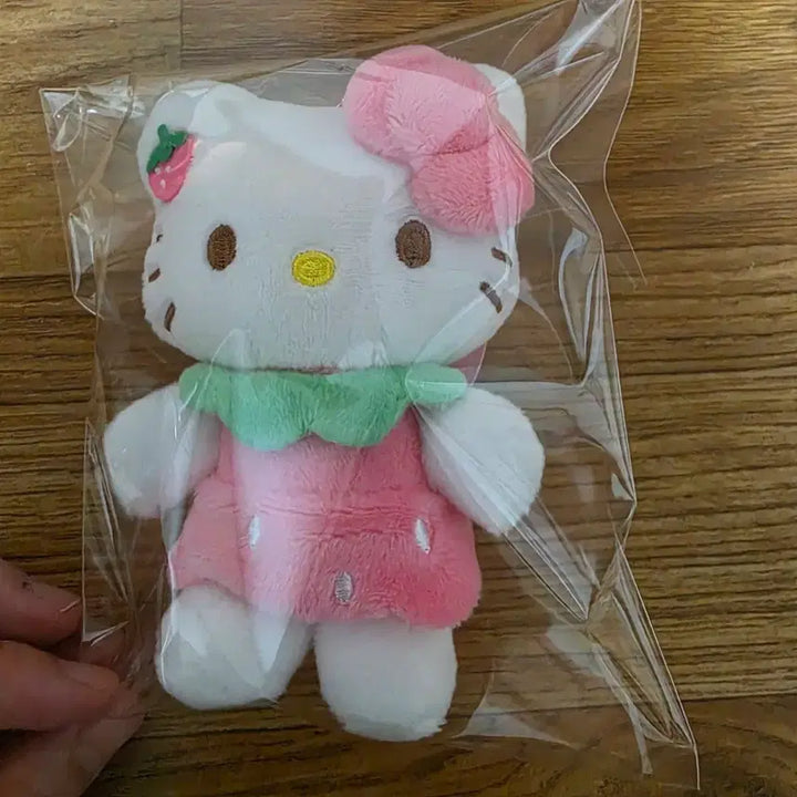 [BUNJANG] Hello Kitty Strawberry Doll Keychain / 헬로키티 딸기 인형 키링