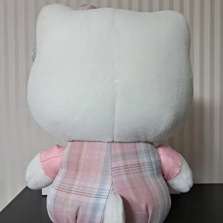 [BUNJANG] Sanrio Hello Kitty Medium Plush Pink Checkered Overalls / 산리오 헬로키티 핑크 체크 중형인형 새상품