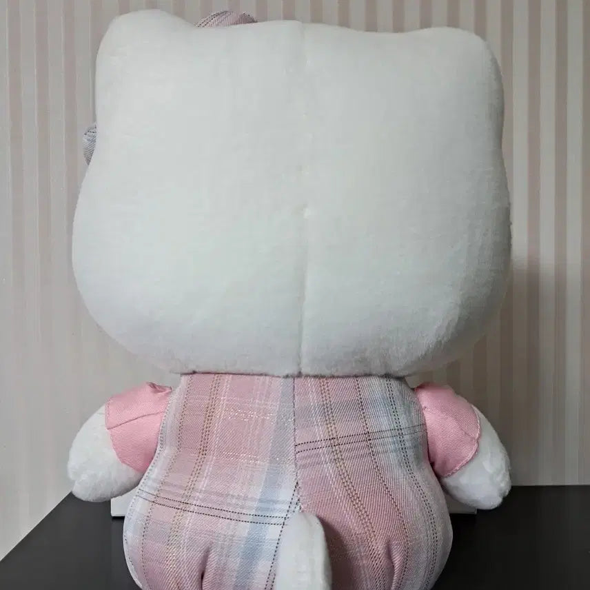 [BUNJANG] Sanrio Hello Kitty Medium Plush Pink Checkered Overalls / 산리오 헬로키티 핑크 체크 중형인형 새상품