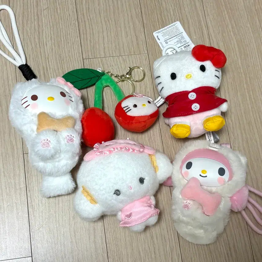[BUNJANG] Sanrio Character Keychain Bundle (Hello Kitty, My Melody, Corgi) / 산리오 인형 키링 일괄 (+덤) 헬로키티 마이멜로디 코기뮹