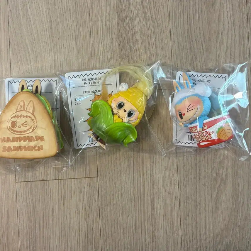 [BUNJANG] Labubu "Suspicious Convenience Store" Sandwich Noodle Corn Figure Bundle Set / 라부부 수상한 편의점 샌드위치 누들 옥수수