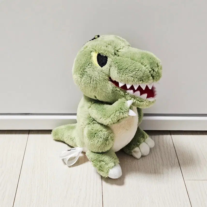 [BUNJANG] Jurassic Park Dinosaur Plush Keychain - Universal Studios Japan Authentic / 쥬라기 공원 공룡 인형 키링 유니버셜 스튜디오 재팬 정품