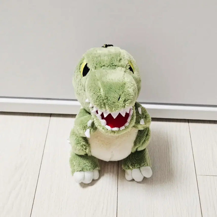 [BUNJANG] Jurassic Park Dinosaur Plush Keychain - Universal Studios Japan Authentic / 쥬라기 공원 공룡 인형 키링 유니버셜 스튜디오 재팬 정품