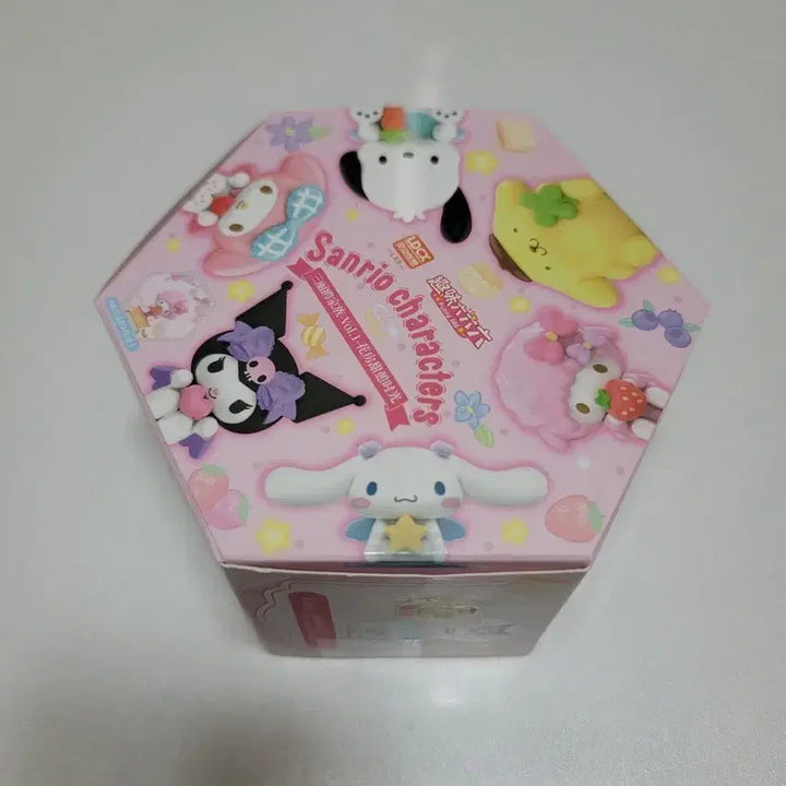 [BUNJANG] Sanrio Pompompurin Hexagonal Case Figure (Sealed) / 산리오 육각 케이스 피규어 폼폼푸린