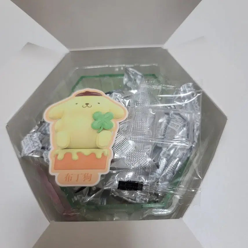 [BUNJANG] Sanrio Pompompurin Hexagonal Case Figure (Sealed) / 산리오 육각 케이스 피규어 폼폼푸린