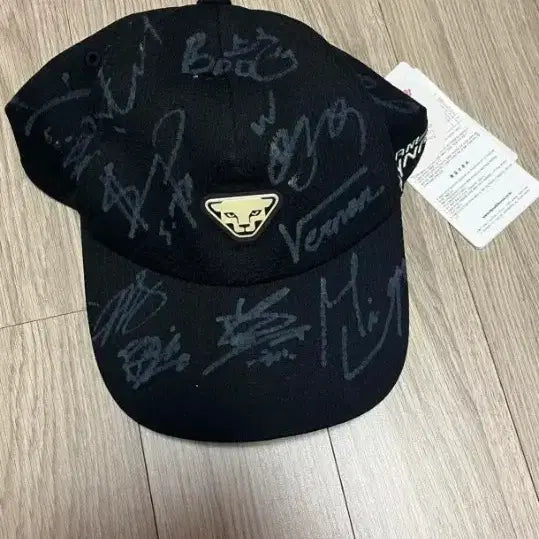 [BUNJANG] SEVENTEEN Full Group Autographed Ball Cap (Unused) / 세븐틴 멤버 전원 친필 싸인 볼캡 (미사용)