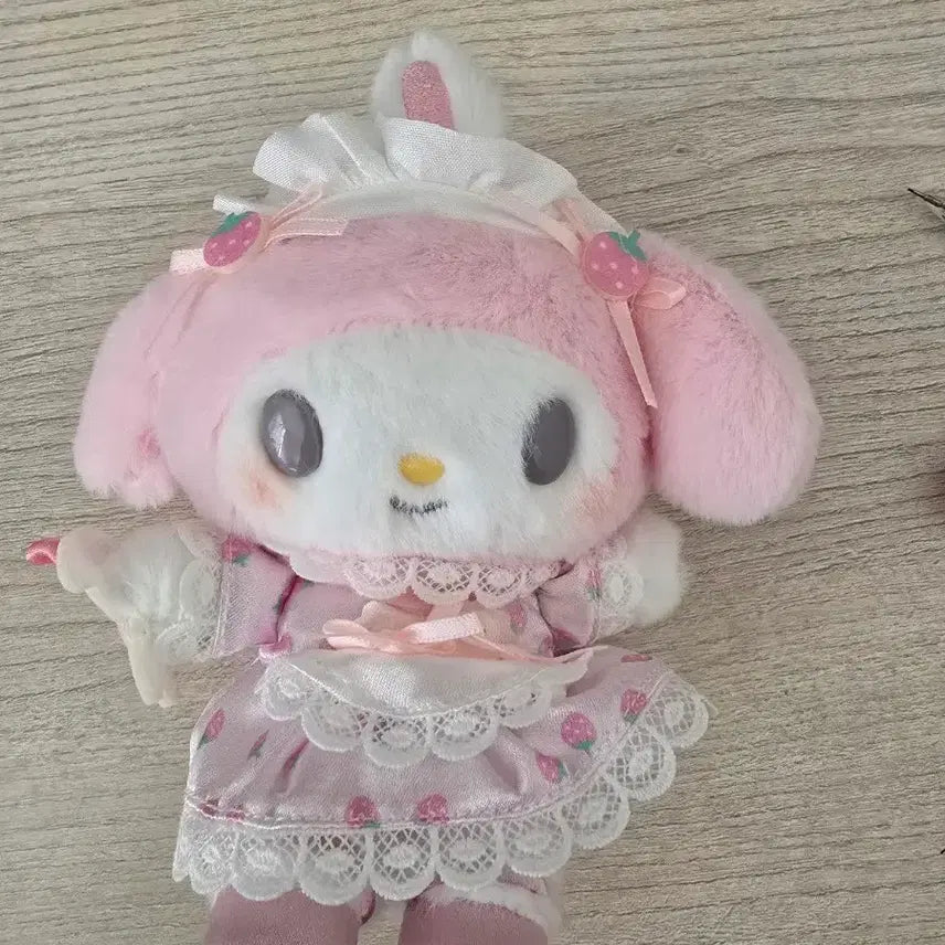 [BUNJANG] My Melody Strawberry Plush / 딸기 마이멜로디 인형 전시용으로만 썼습니다