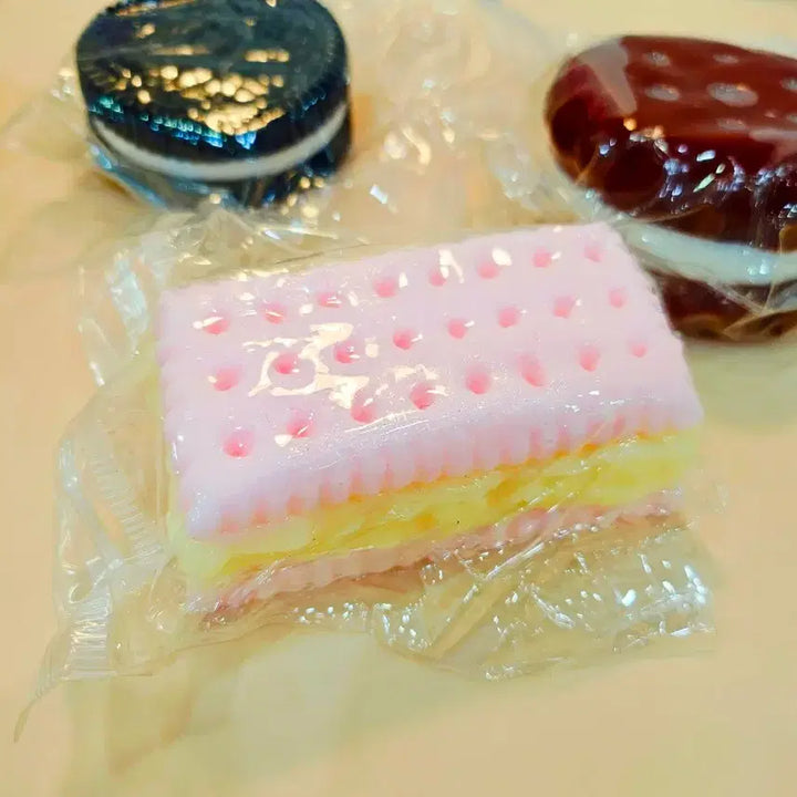 [BUNJANG] 3-Piece "Mallingi" Soft Toy Set (Cookie &amp; Cake Shapes) / 무배) 말랑이3개 새제품 쿠키 케이크 말랑이