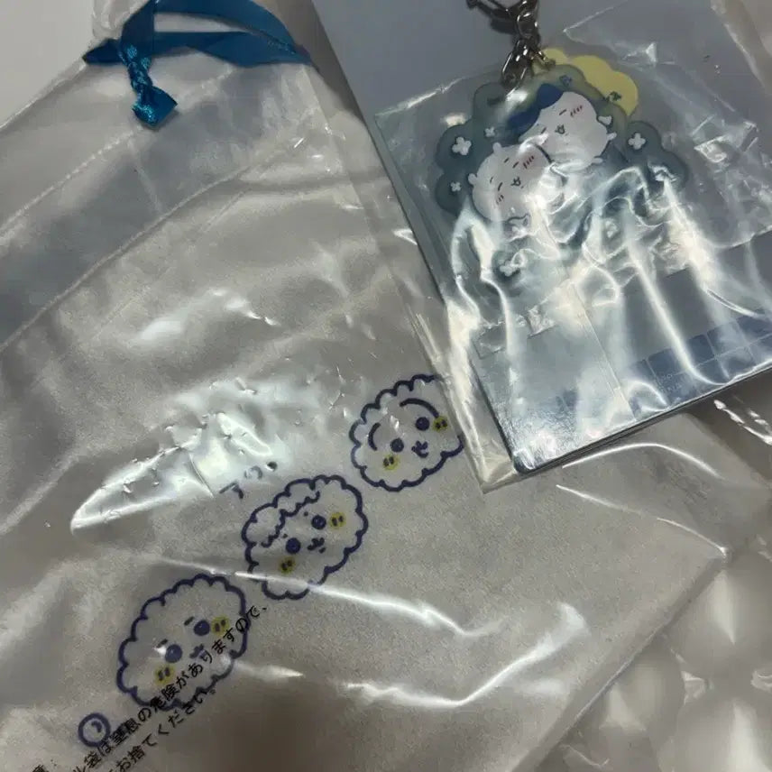 [BUNJANG] Chiikawa Onsen Fabric Collection Pouch + Rubber Charm Keychain Bundle Set / 치이카와 온천 쿠지 패브릭 컬렉션 파우치+러버참 키링 판매합니다!