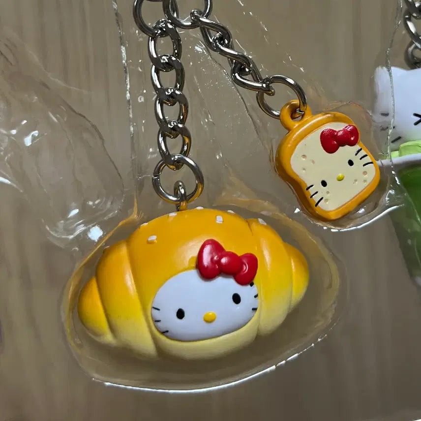 [BUNJANG] Hello Kitty Salt Bread &amp; Bread Figure Keychain / 올리브영 헬로키티 대전 소금빵 식빵 피규어 키링 텐바이텐 키티
