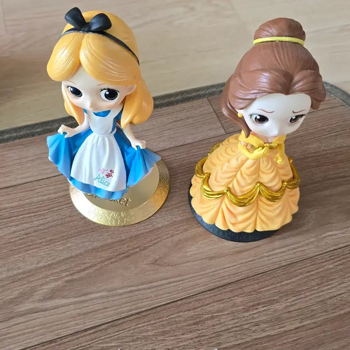 [BUNJANG] Disney Alice and Belle Figure Set / 디즈니 피규어 앨리스 벨 세트 팝니다