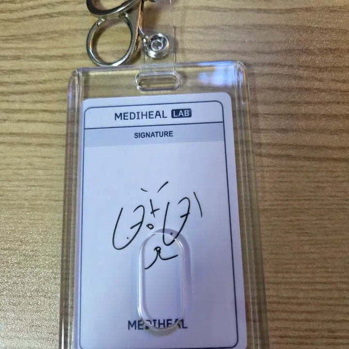 [BUNJANG] PLAVE Bambi Mediheal Researcher ID Card / 플레이브 밤비 메디힐 사원증(연구원증)