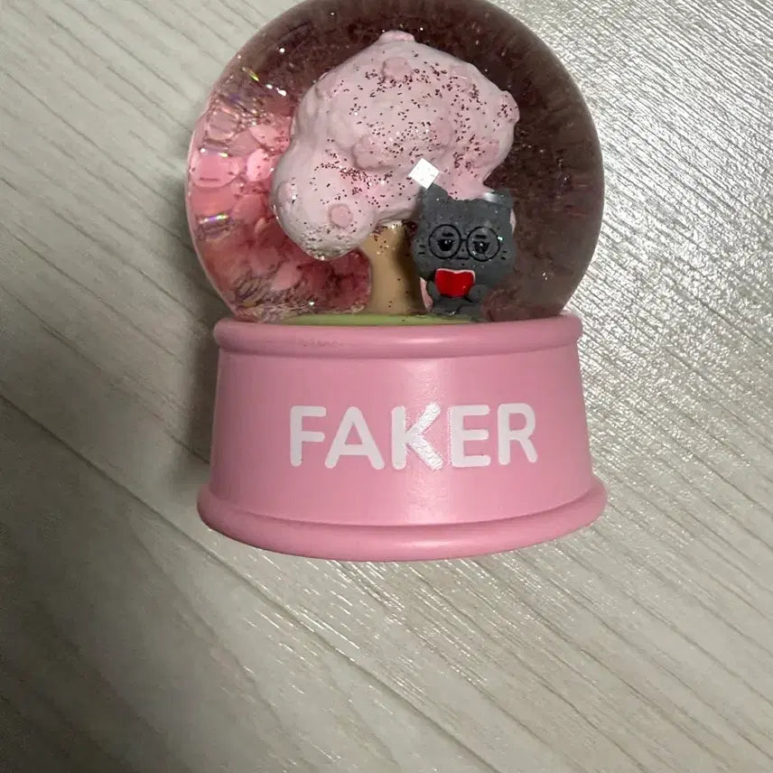 [BUNJANG] T1 Faker Water Globe / T1 페이커 워터볼