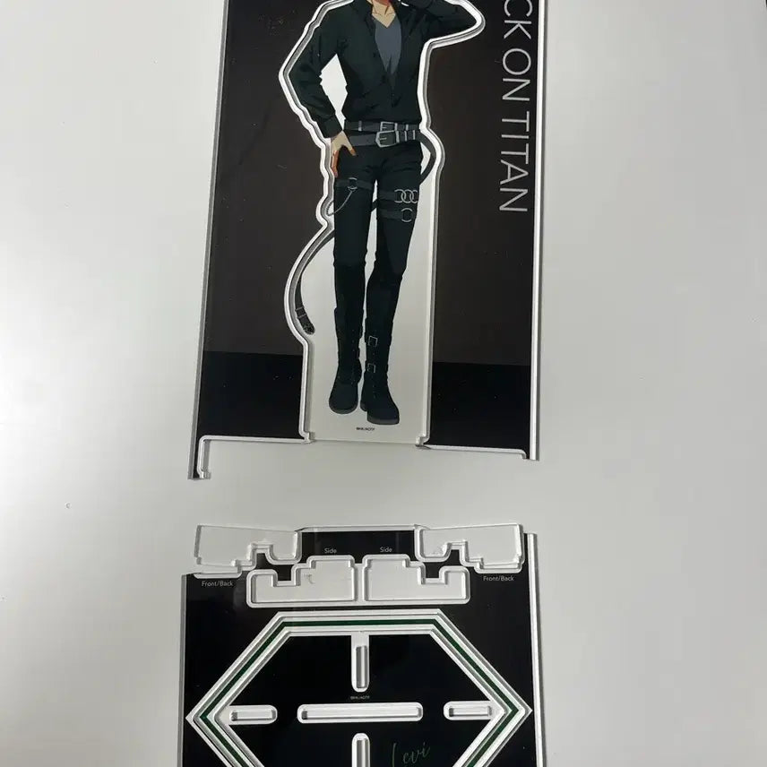 [BUNJANG] Attack on Titan Levi Big Acrylic Stand Black &amp; White Pop-Up / 리바이 빅 아크릴스탠드 진격의 거인 블랙앤화이트 팝업