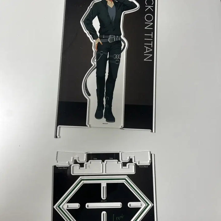 [BUNJANG] Attack on Titan Levi Big Acrylic Stand Black &amp; White Pop-Up / 리바이 빅 아크릴스탠드 진격의 거인 블랙앤화이트 팝업