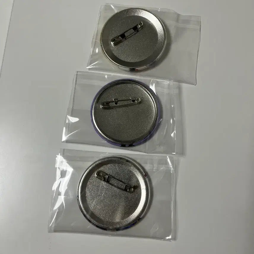 [BUNJANG] Attack on Titan Levi Erwin Hange 3-Piece Can Badge Set / 진격의 거인 캔뱃지 리바이 엘빈 한지 3종 일괄