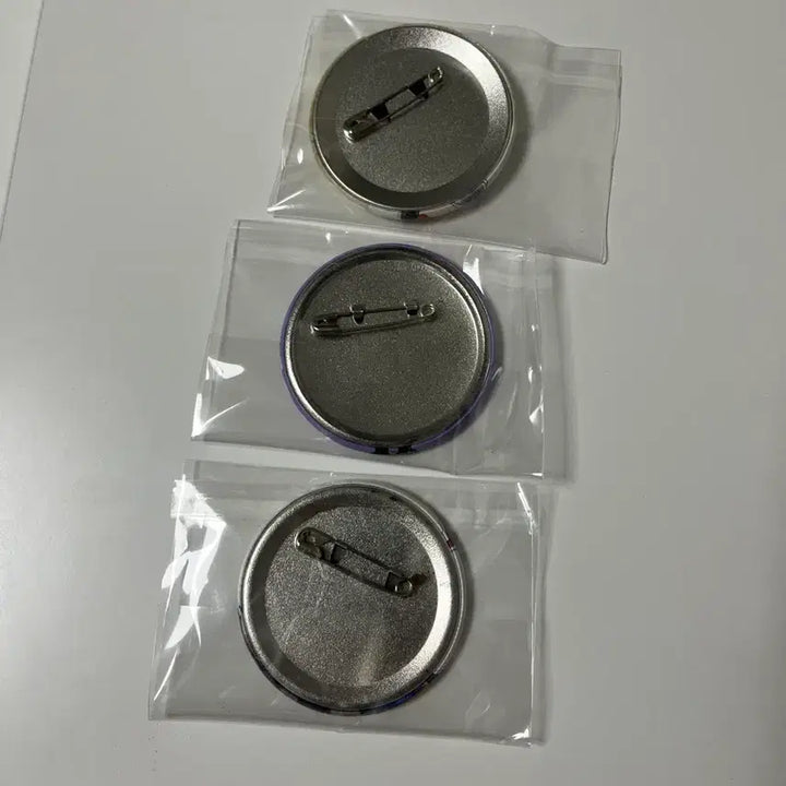 [BUNJANG] Attack on Titan Levi Erwin Hange 3-Piece Can Badge Set / 진격의 거인 캔뱃지 리바이 엘빈 한지 3종 일괄