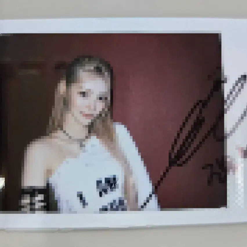 [BUNJANG] ARTMS Jinsoul Signed Polaroid / 아르테미스 진솔 싸폴 ARTMS Jinsoul signed polaroid