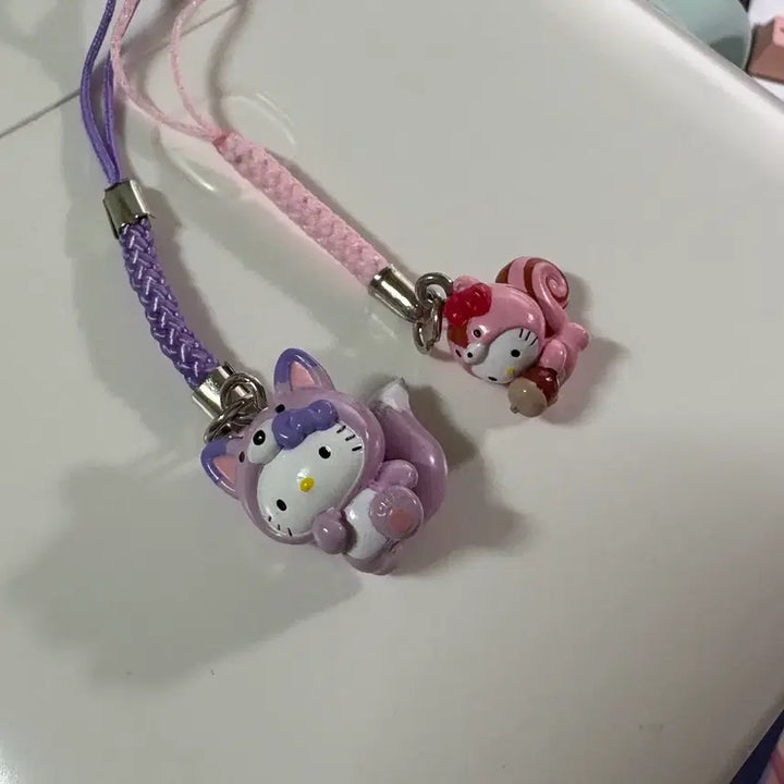 [BUNJANG] Sanrio Kitty "Running Fox" &amp; "Squirrel Acorn" Straps Set / 실사용) 달리는 여우 키티스트랩 및 다람쥐 도토리 키티스트랩