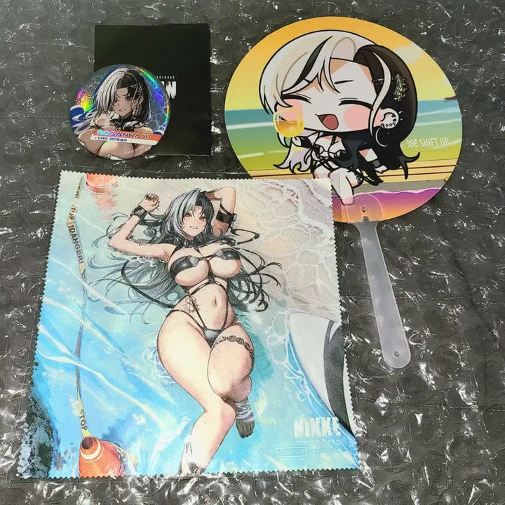 [BUNJANG] NİKE Rosanna Chic Ocean Lens Cloth + Random Can Badge / 니케 로산나 : 시크 오션  안경닦이 + 랜덤 캔뱃지