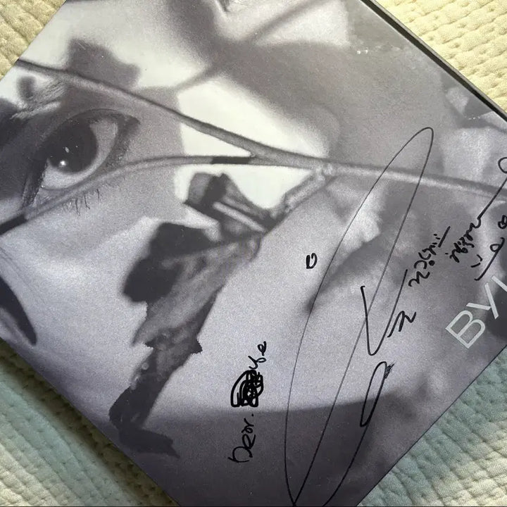 [BUNJANG] IU Signed Album (CD &amp; Photocard Excluded) / 아이유 친필 앨범