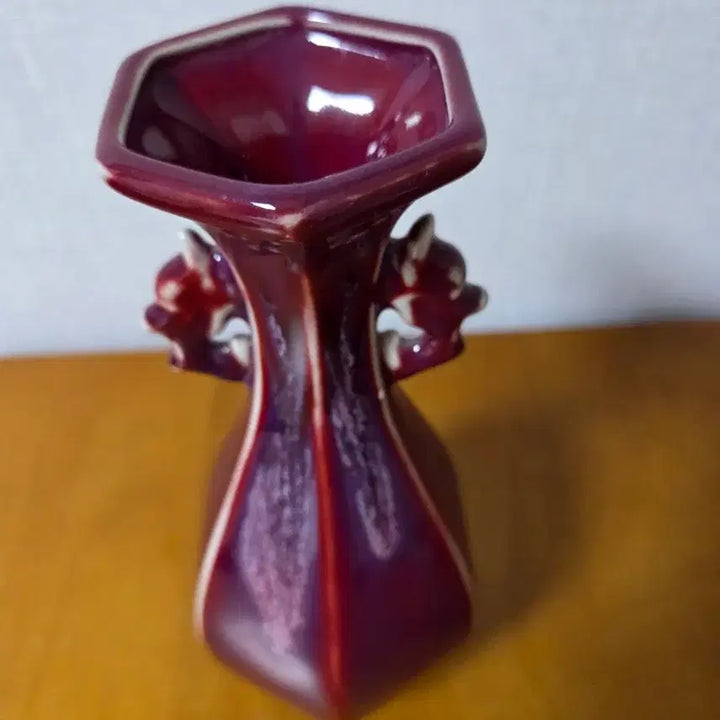 [BUNJANG] Hexagonal Korean Red Glazed Ceramic Vase Antique / 유리홍 육각형 양이병