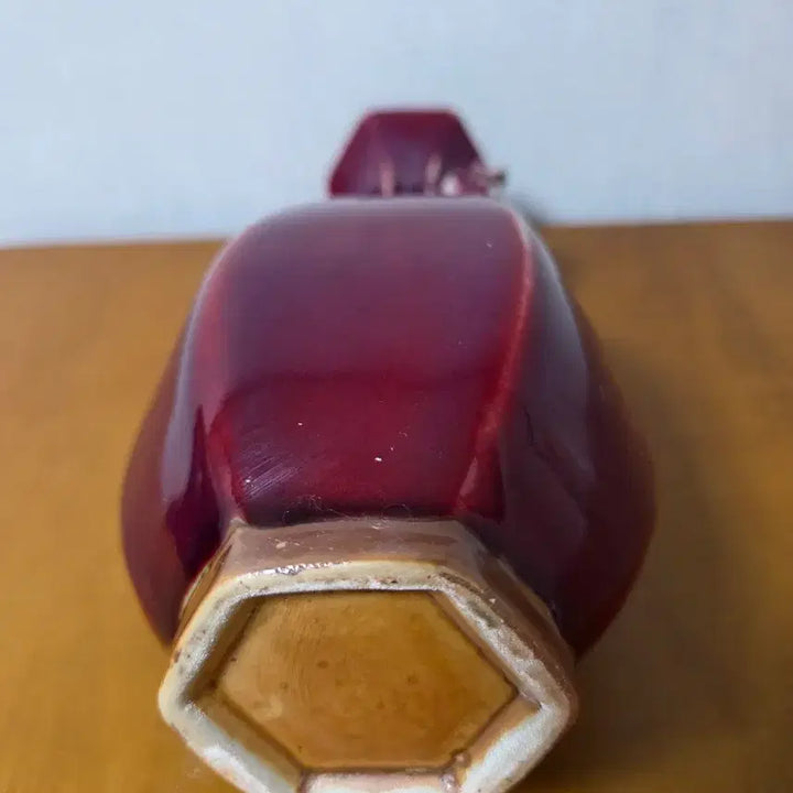 [BUNJANG] Hexagonal Korean Red Glazed Ceramic Vase Antique / 유리홍 육각형 양이병