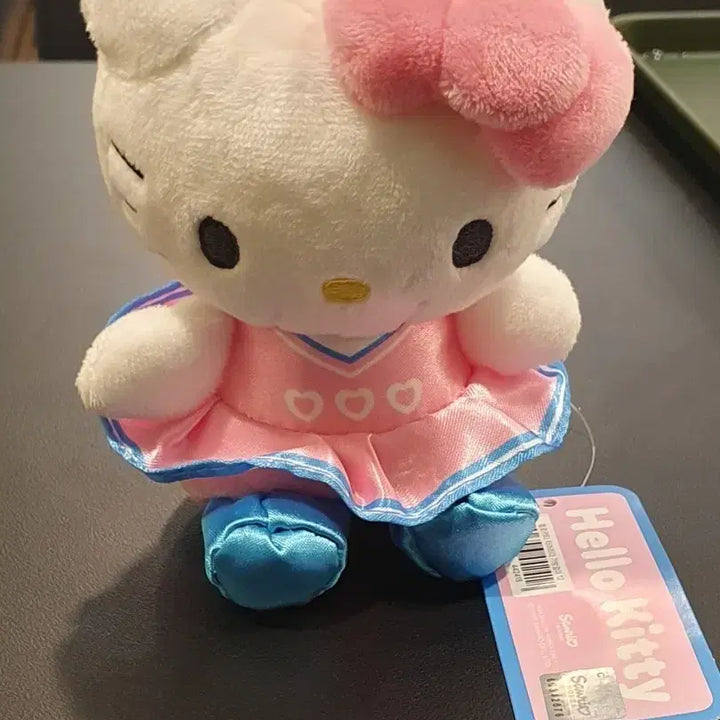 [BUNJANG] Hello Kitty Cheerleader Doll Keychain New / 헬로키티 치어리더 인형 키링 새상품