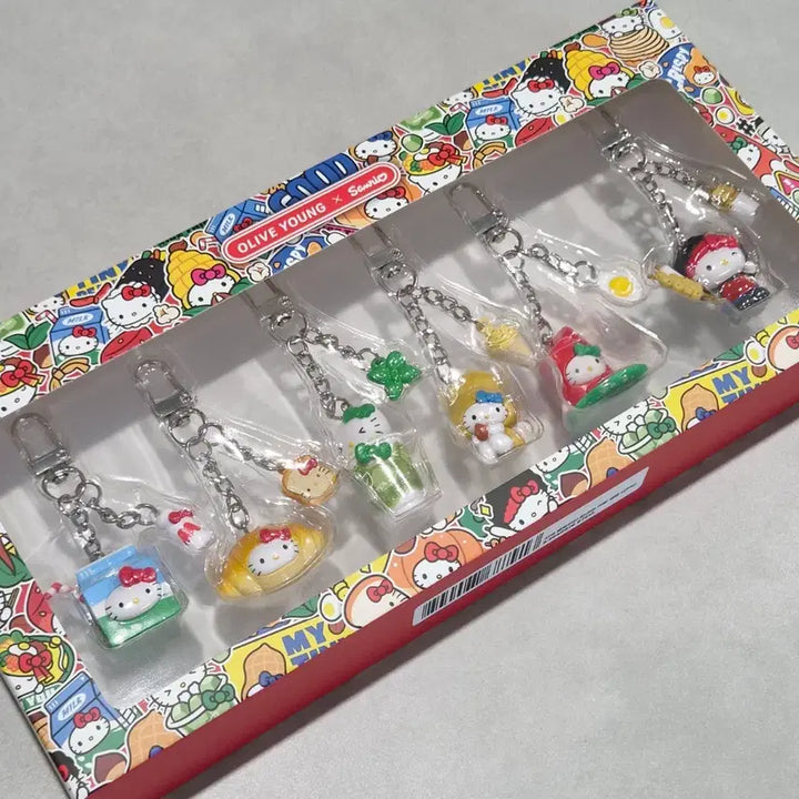 [BUNJANG] Hello Kitty Limited Edition Figure Keyring &amp; Snack Set / 올리브영 텐바이텐 지역 헬로키티 한정판 피규어 키링 간식 세트